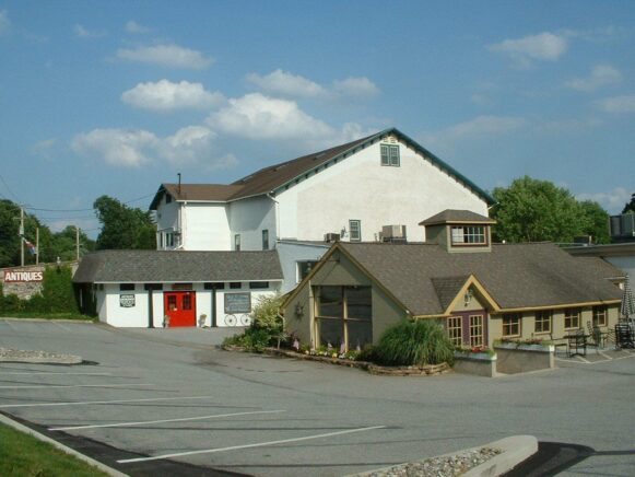 Brandywine River Antiques Market