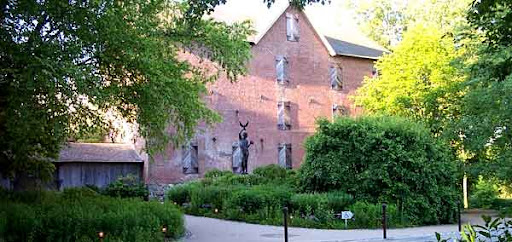 The Brandywine Museum of Art located on the banks of the Brandywine River 10 minutes east of Longwood Gardens showcases the work of Andrew Wyeth