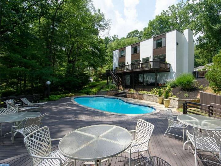 House of the Week: Modernist Oasis in Radnor
