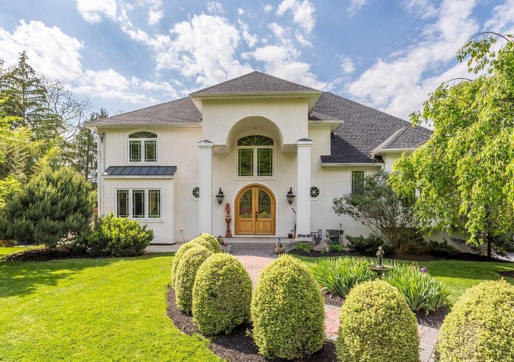 DNB First House of the Week: Manor-Style Living in Springfield