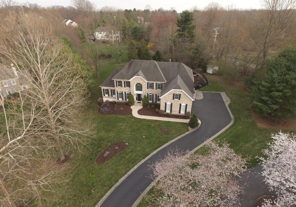 DNB First House of the Week: Cul-De-Sac Colonial in Edgmont