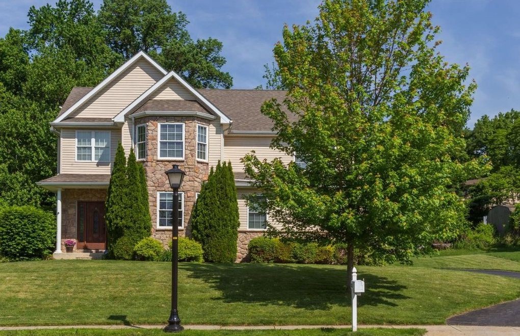 DNB First House of the Week: Eye-Catching Colonial in Upper Chichester