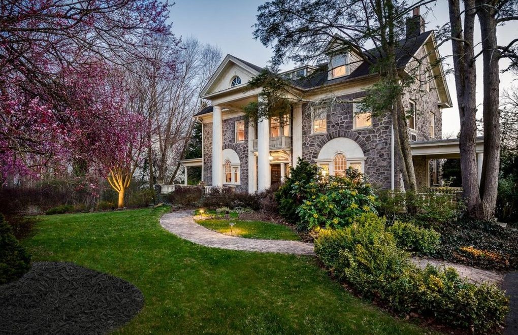 DNB First House of the Week: Stately Colonial Built at End of 19th Century in Wayne