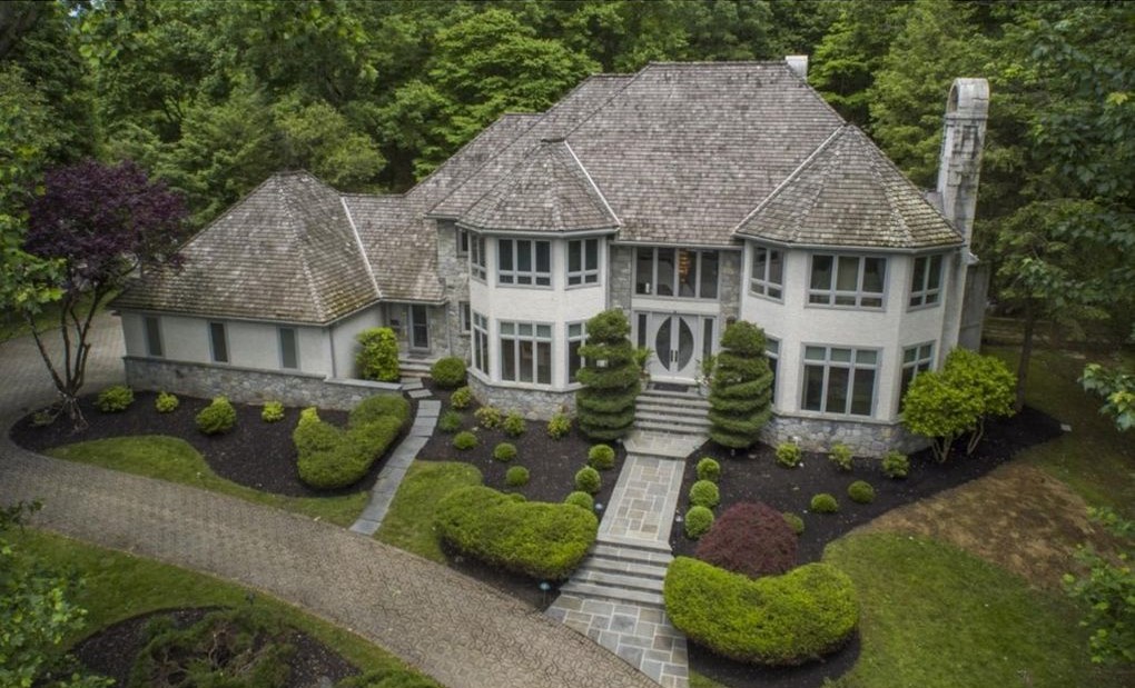 DNB First House of the Week: Colonial with Contemporary Flair in Newtown Square