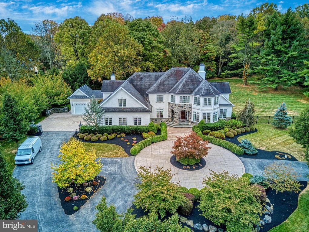 Malvern Bank House of the Week: Colonial Blends Beauty of Nature with Modern Luxury in Chadds Ford