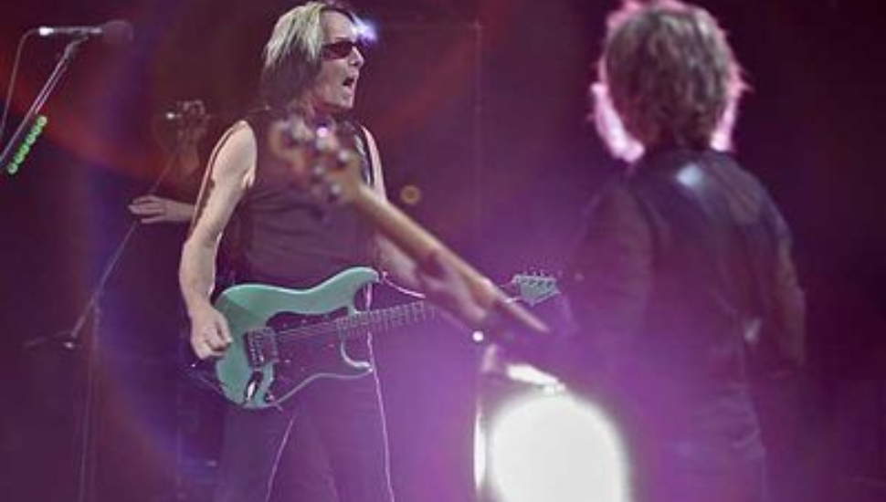 Todd Rundgren, Hall of Fame inductee, on stage at the Spectrum in Philadelphia in 2009