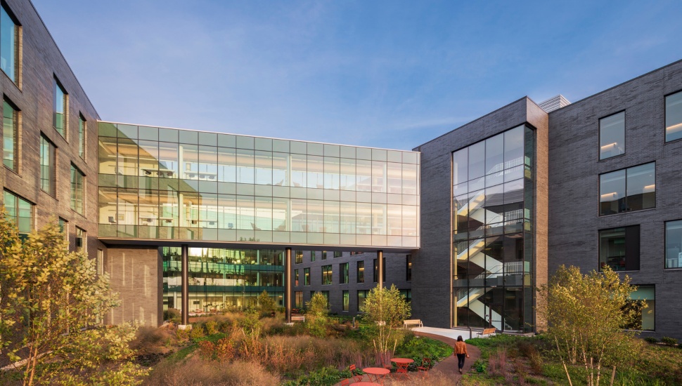 Penn Medicine Radnor with outdoor garden and patio.