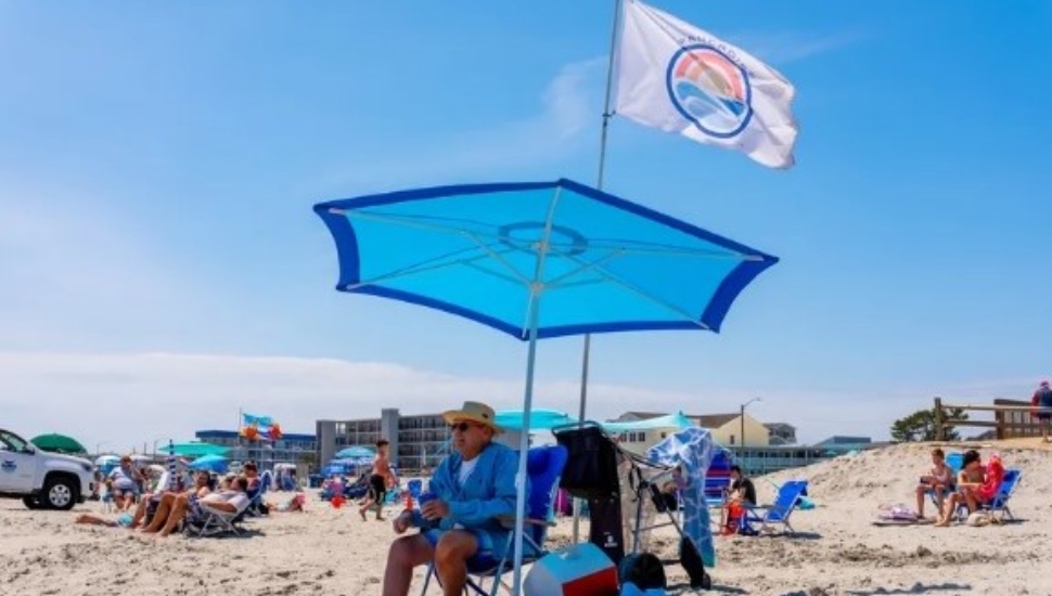 Ridley Man Brings Paradise to Beach With His Own Beach Flag