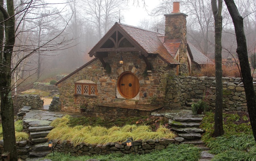 Someone Built a Hobbit House in the Region and it’s Awesome