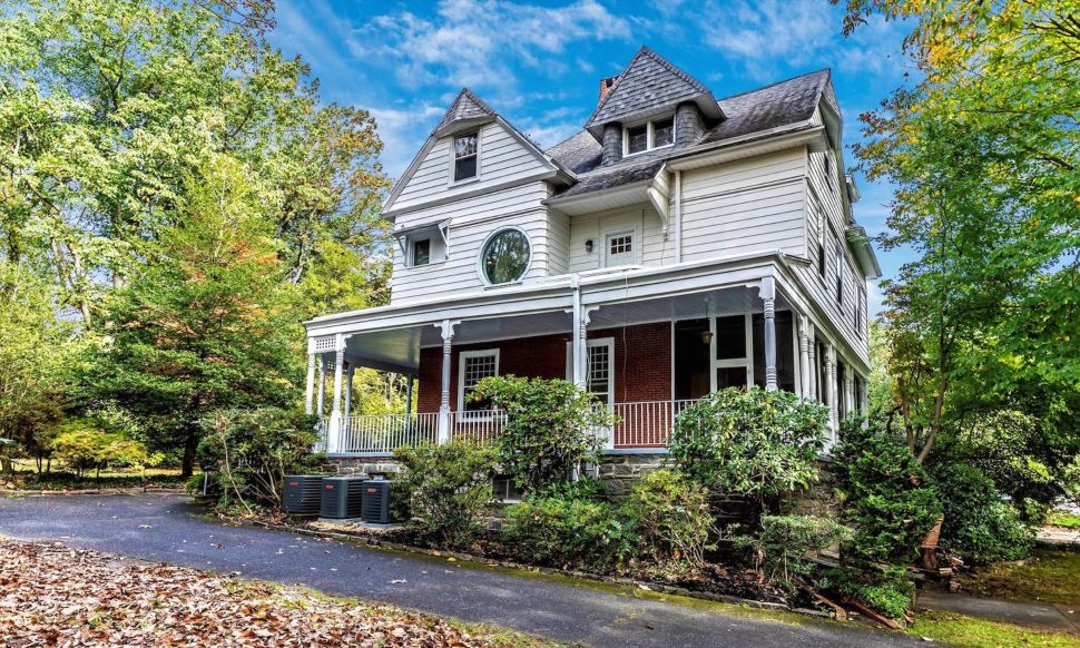 6 Brookhaven Road in Wallingford.