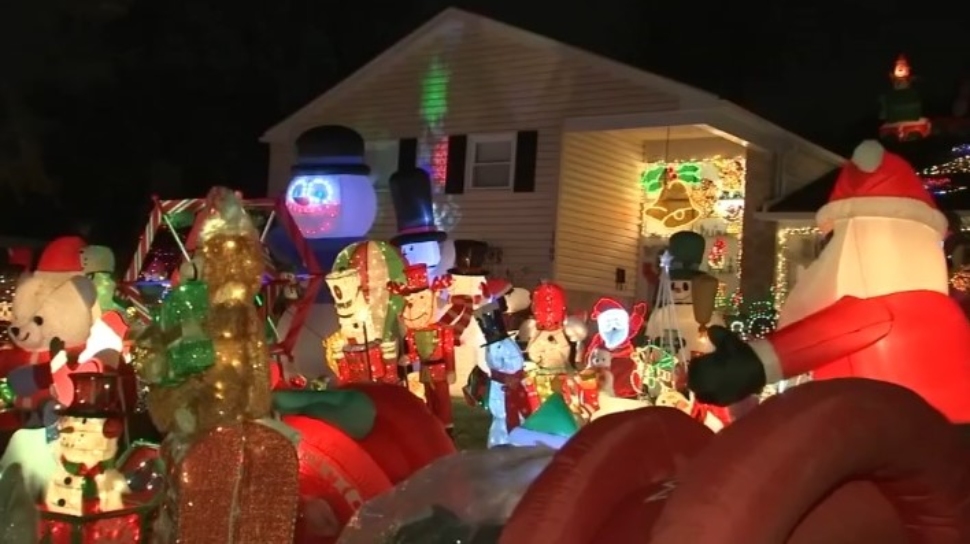 Havertown Home’s Christmas Display Sets Neighborhood Aglow With Anticipation