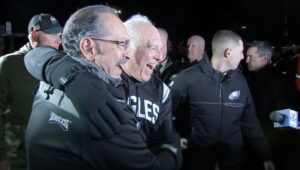 Jeffrey Lurie enjoys some time with Eagles fans