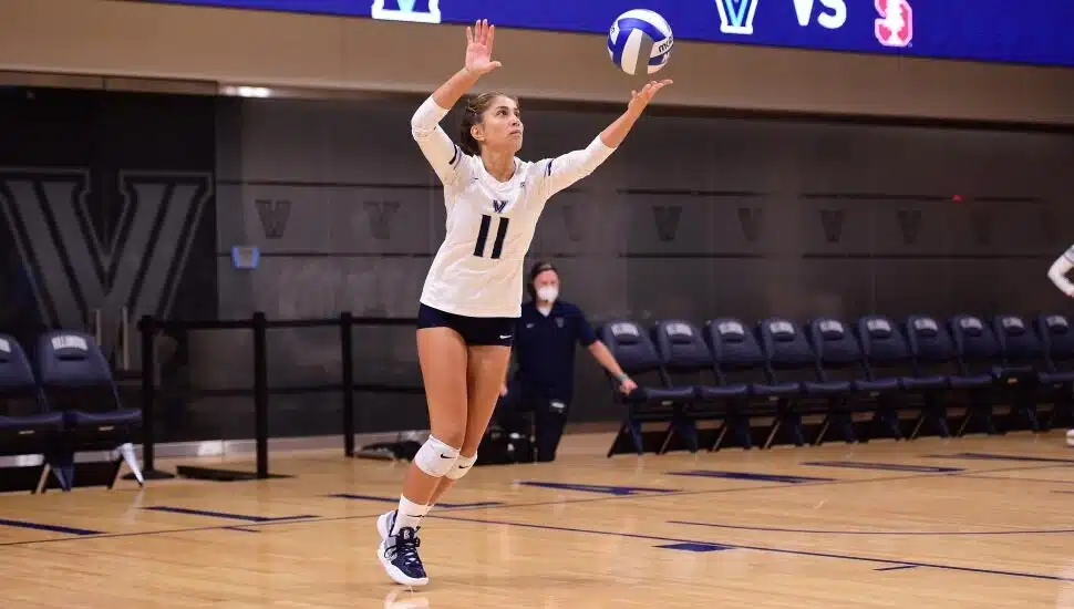 Andrea Campos on the volleyball court
