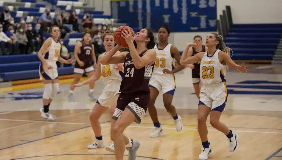 Dana Bandurick during a Swarthmore Women's Basketball game