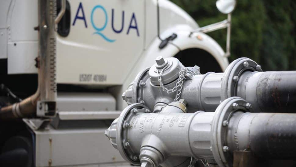aqua truck with pipes