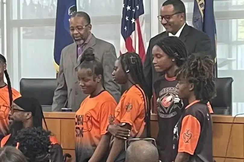 Mayor Thaddeus Kirkland (left) and Councilmember Stafan Roots at an April council meeting.
