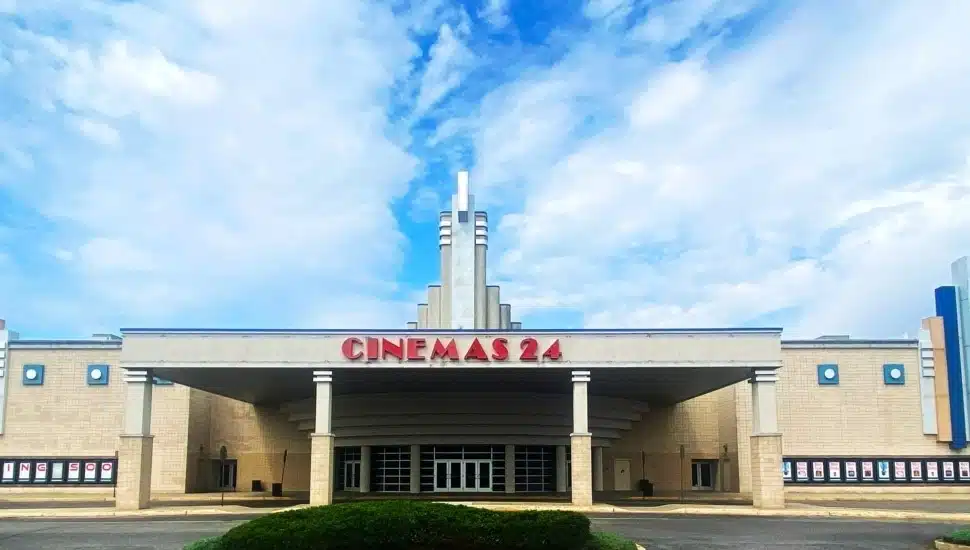 Regal Cinema 24 in Oaks to Reopen as Independent Theater, Entertainment Center