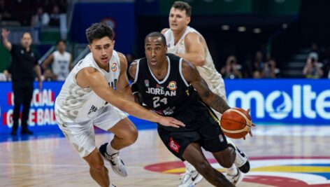 Rondae Hollis-Jefferson, playing for Jordan, at the 2023 FIBA World Cup.