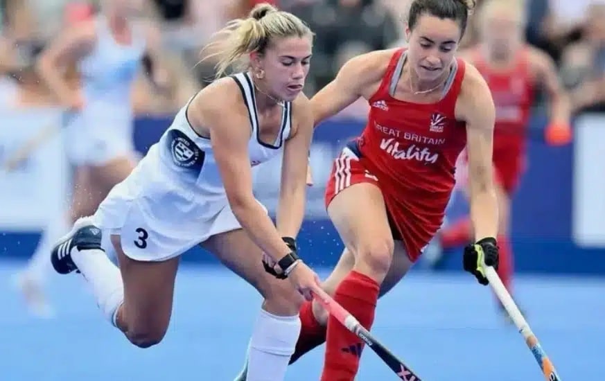 Ashley Sessa (left) competes in the FIH Hockey Pro League
