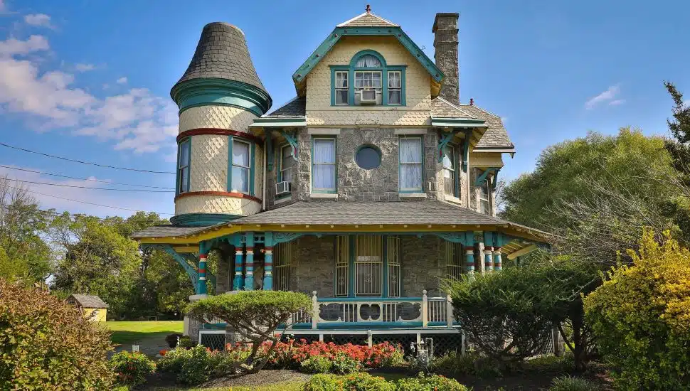 First Bank House of the Week: A Queen Anne Victorian in Lansdowne