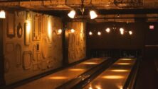 Harp & Crown embraces elegance, transcending the traditional alley experience and entering the realm of luxury. The historical building combines the fun of bowling with the chic ambiance of a high-end restaurant and lounge.