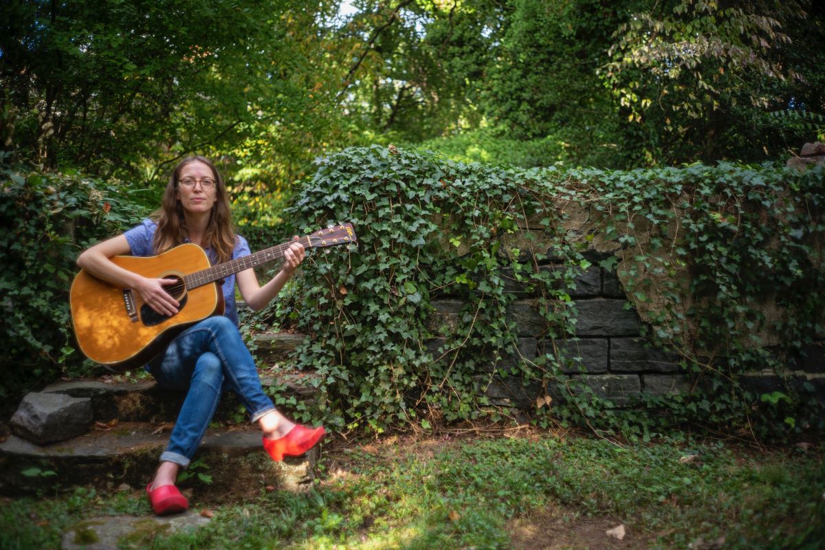 Eliza Hardy Jones, showing her newest album, Pickpocket.