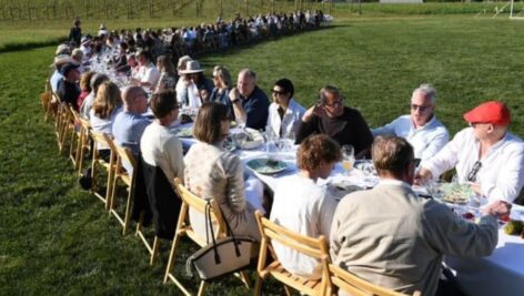 Outstanding in the Field’s cross-country table-to-farm feast made a stop at Wayvine Winery in Nottingham last week for a sold-out experience.