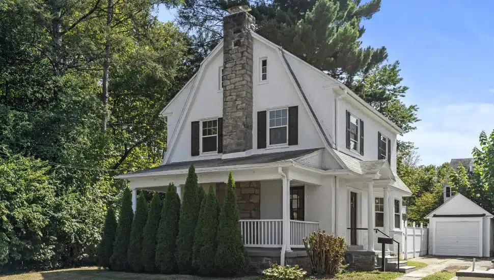 First Bank House of the Week: Crisp Colonial with Plenty of Decorative Potential in Lansdowne