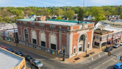 World renowned magician, Mark Desouza is bringing magic to Glenside by opening the House of Magic in the former PNC bank.