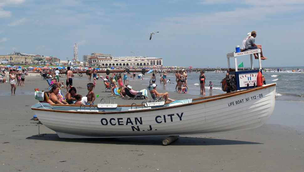 Bucks County residents Chuck and Linda Ormsby find perfect getaway place for their family of 17 in an oceanfront Ocean City house.