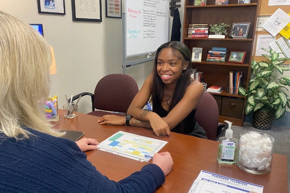 Ashiya Outlaw '28 meets with her academic coach Jill Gilbert.