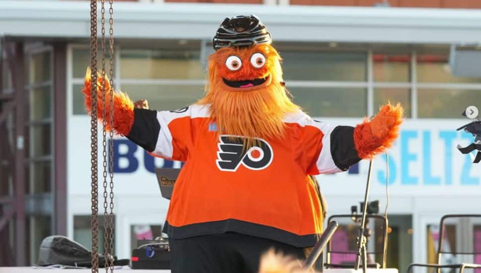 Couples have started incorporating appearances of mascots from Philadelphia universities–and even major teams–into their weddings.