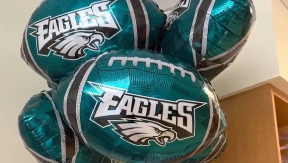 Philadelphia Eagles balloons.