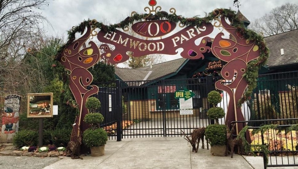 The entryway to the Elmwood Park Zoo.