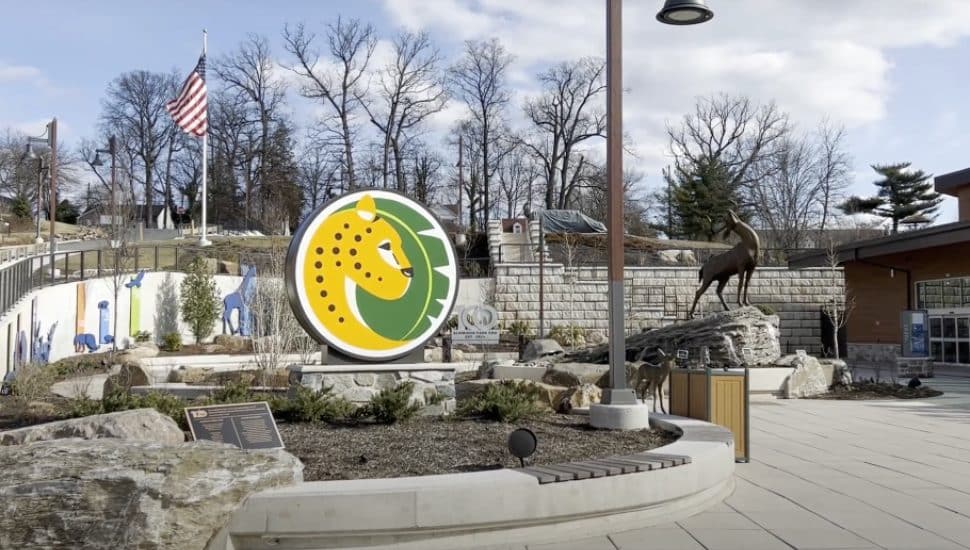 The entryway at Elmwood Park Zoo.