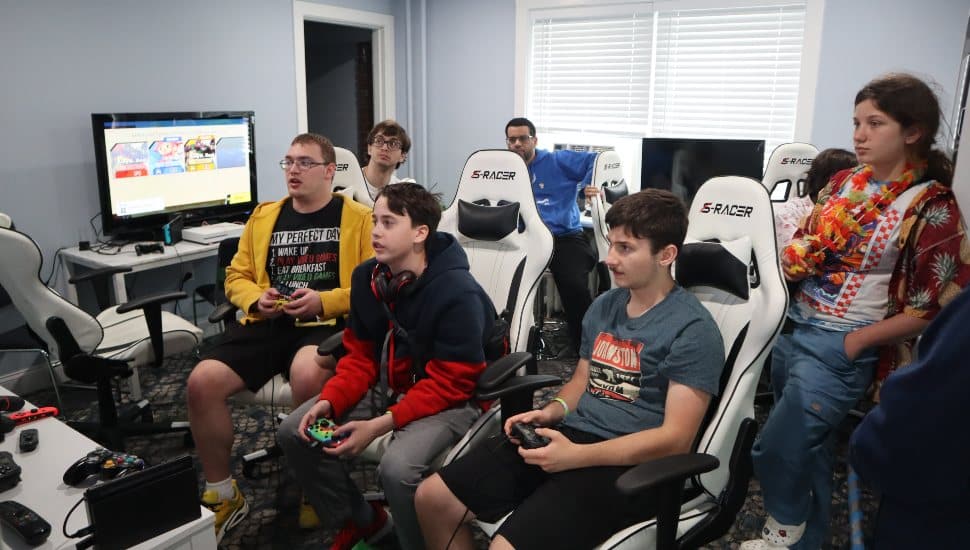 Kids playing Esports at HawXpo at Hill Top Prep.