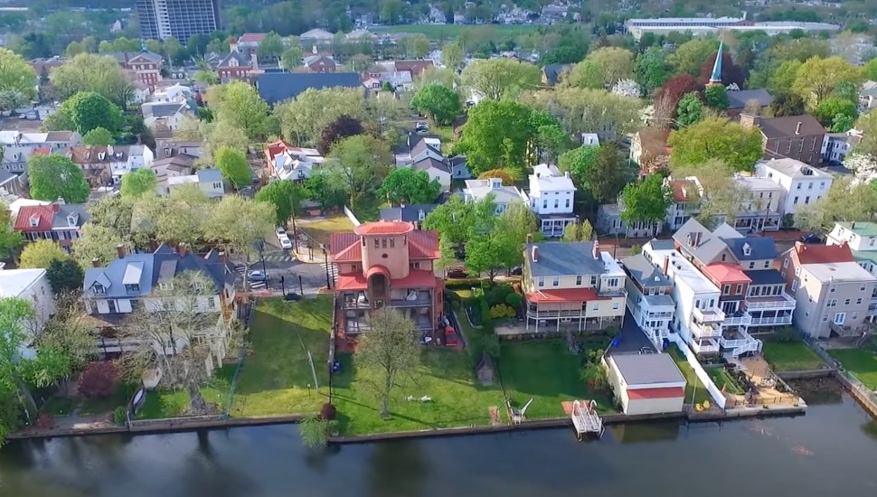 PIC Aerial view of homes along the Delaware River in Bristol.