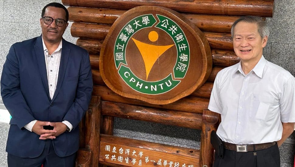 Chester Mayor Stefan Roots with Professor Leon Guo of the National Taiwan University , an expert in environmental health and former Director of the National Institute of Environmental Health Services.
