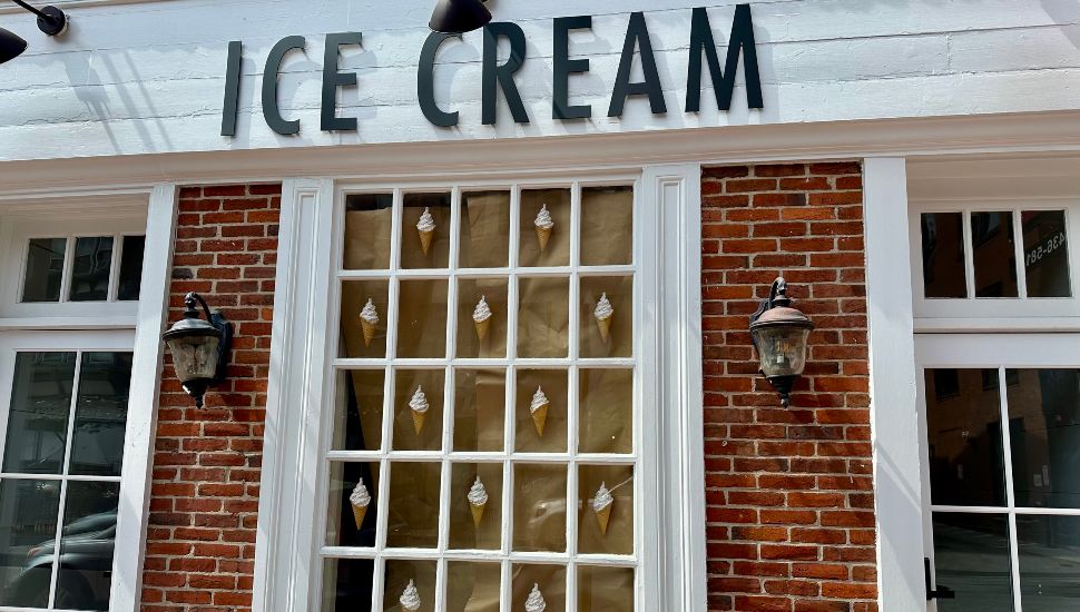 The entrance and sign to Ice Cream West Chester.