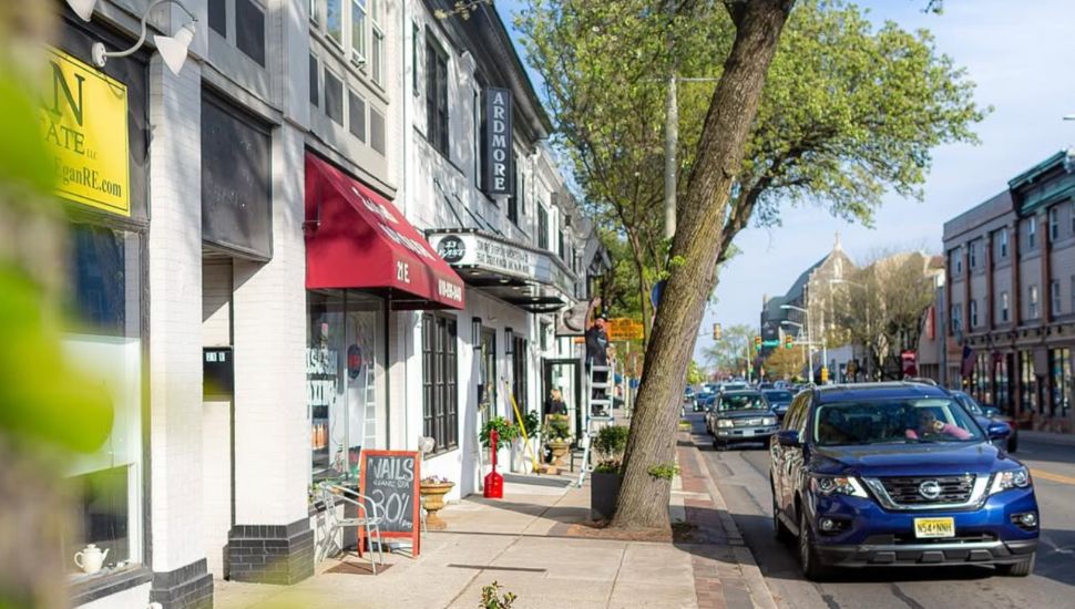 Shops and businesses in downtown Ardmore.