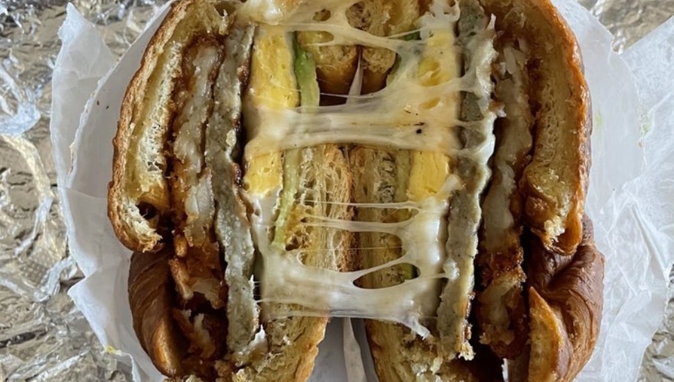 A chicken sanwich.