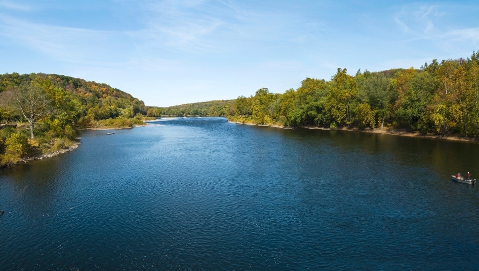 A rural scene of the Delaware River.