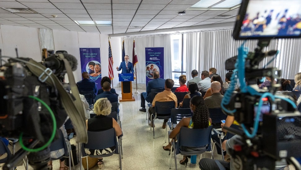 Wide-angle view of press conference.