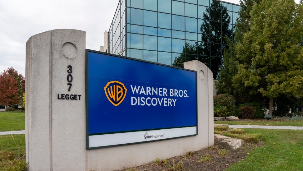 A sign for Warner Bros. Discovery.