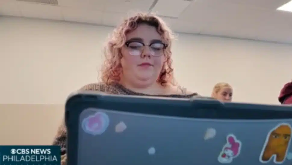 Taylor Fraim in front of a computer screen.