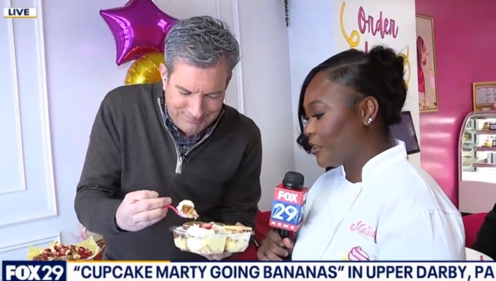 Bob Kelly tries a sampler with four different banana pudding flavors with the owner of Cupcake Marty Going Bananas.
