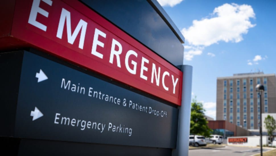 The outside entrance to an emergency room.