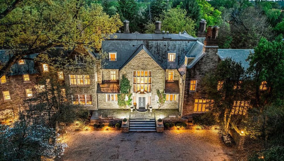 Ravenscliff mansion exterior/front.