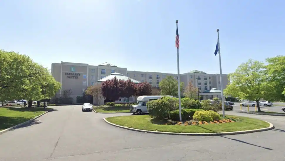 263-Roomย Philadelphia Airport Hotel for Sale: Embassy Suites Lists at $40M Appraisal