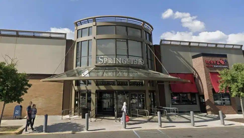 Entrance to the Springfield Mall.